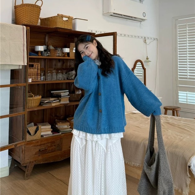 C479-Freeters藍色針織交針紋路木質釦毛衣+花瓣蕾絲簍空裙擺上衣+小花朵蕾絲裙擺簍空雙層長裙 毛衣+上衣+長裙｜一套打包優惠價