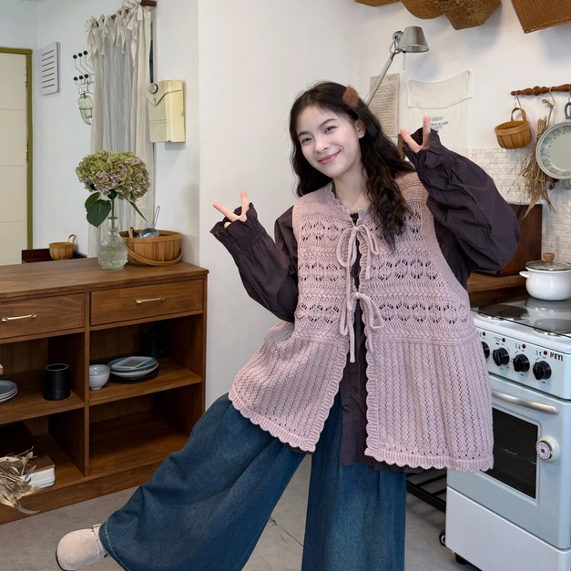 C503-Freeters粉色設計提花針織背心+棕色綁帶排釦裙擺襯衫+深藍刷色牛仔寬褲