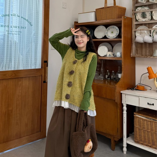 C505-Freeters酪梨綠寬鬆微捲邊上衣+假兩件芥末黃混毛毛線背心+棕色打折直筒寬褲