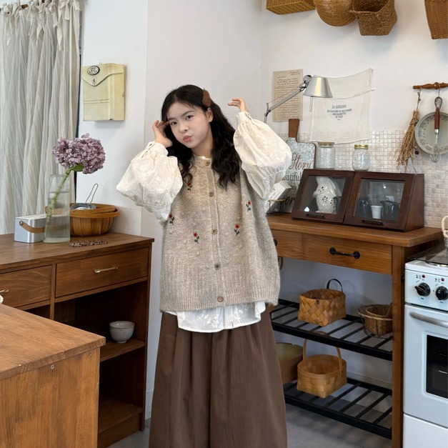 C507-Freeters鬱金香刺繡針織背心+微透膚提花質感襯衫+棕色打折休閒寬褲