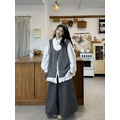 C508-Freeters深灰大U領開衩疊穿背心+白色翻領波點裙擺襯衫+深灰落地氣球寬褲_1