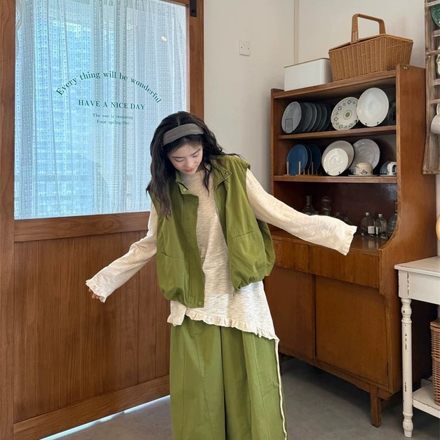 C510-Freeters酪梨綠縮口翻領拉鏈背心+酪梨綠直筒打折寬褲+透透裙擺斜邊不規則上衣