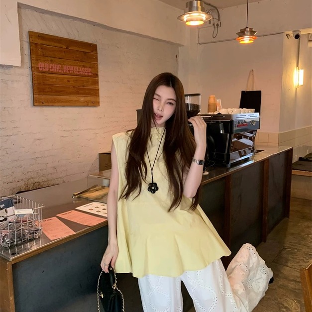 C531-Freeters鵝黃木耳邊V領捲邊背心+白色鏤空設計直筒落地褲