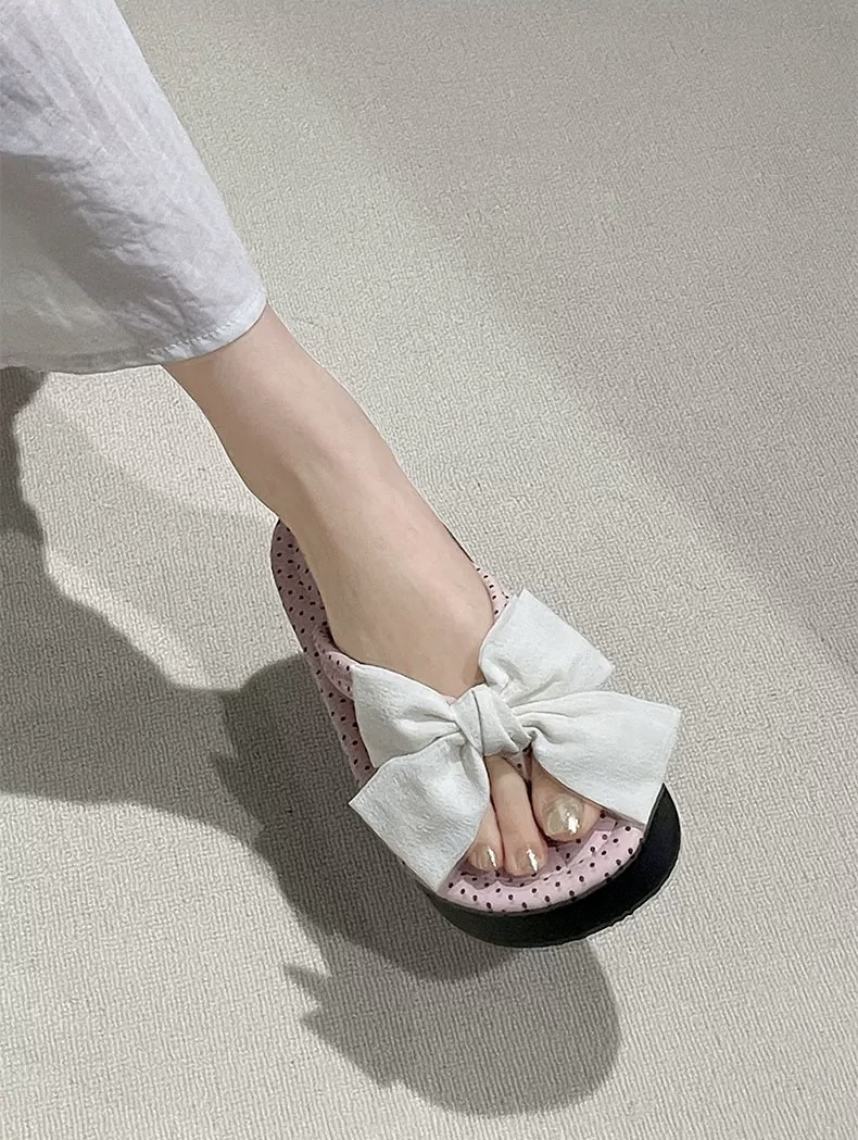 S208-Freeters蝴蝶結緞帶點點平底拖鞋 底高4cm_2c56979029f2823a416fc04949762f5a.jpeg