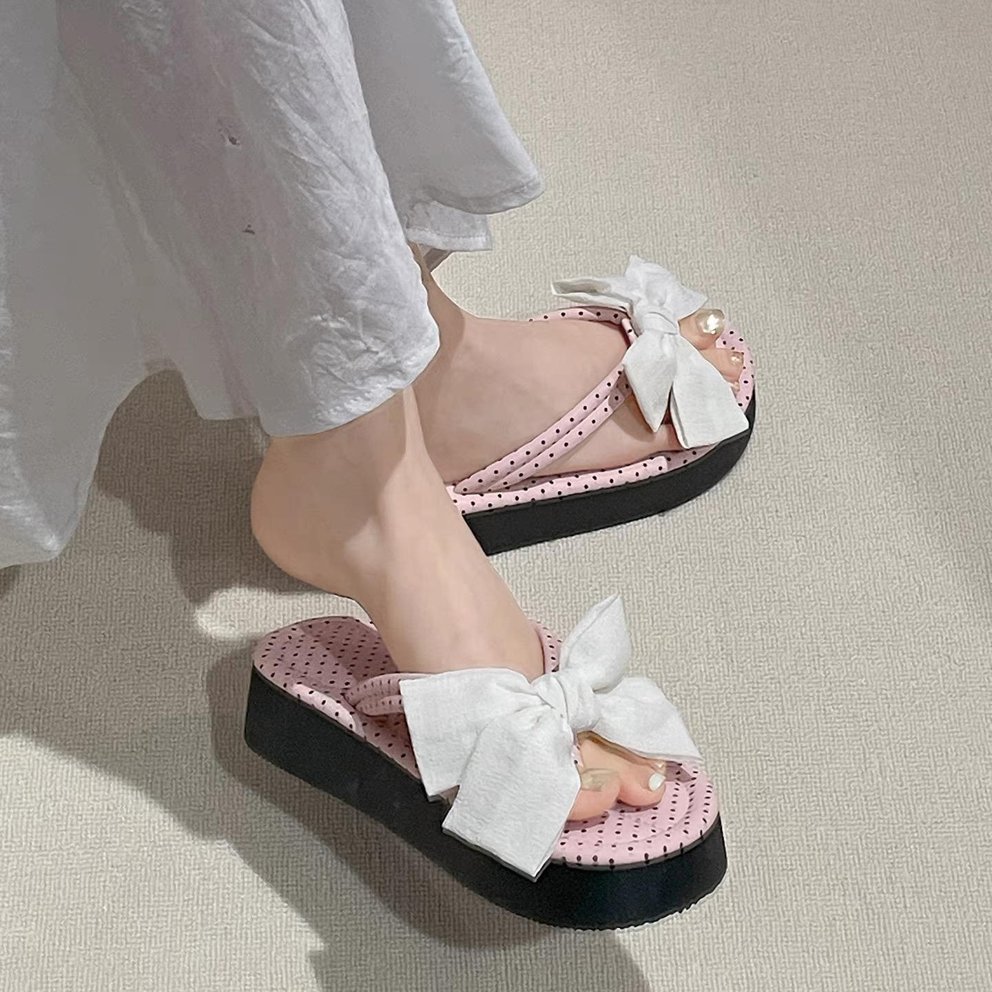 S208-Freeters蝴蝶結緞帶點點平底拖鞋 底高4cm_5e8eeeeb096d746903ef530799ed1ece.jpeg