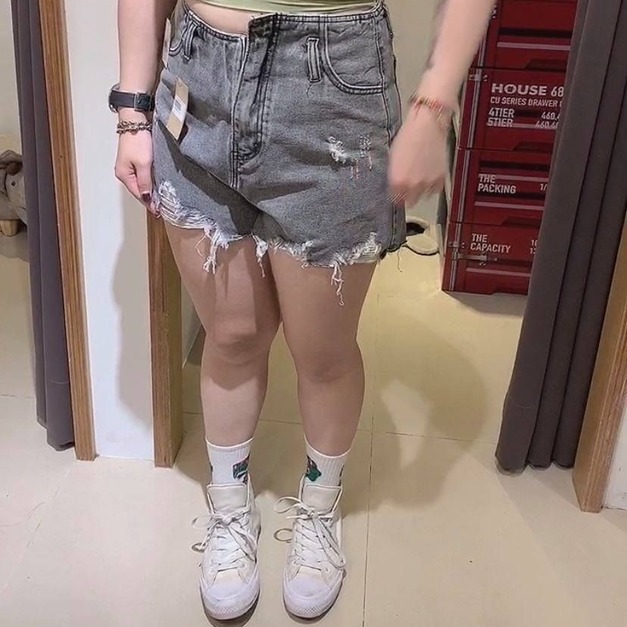 【現貨】高腰刷破牛仔黑短褲AS36100598