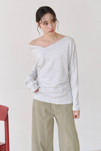 斜領露肩長袖上衣