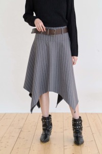 直條不規則五分西裝裙(含皮帶)