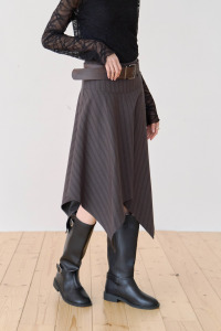 直條不規則五分西裝裙(含皮帶)