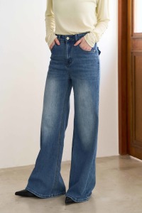 彈性修身喇叭牛仔褲