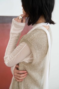 造型領巾後排釦上衣