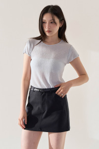 細紋透肌感捲邊袖上衣