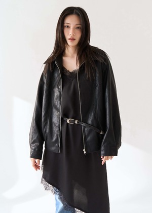 簡約弧線拉鍊皮外套