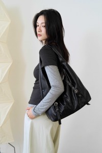 雙釦環軟皮單肩包