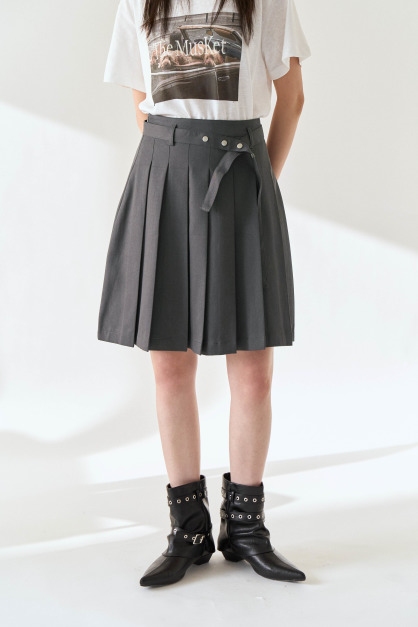 腰帶寬摺四分西裝裙