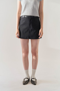 簡約藏釦挺版短裙(含皮帶)