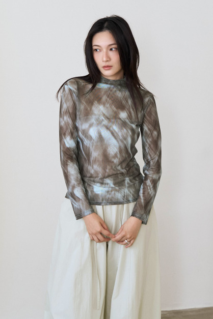 光感渲染透肌網紗上衣