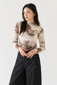 水墨感透肌網紗上衣