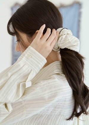 含花邊髮圈直條紋襯衫