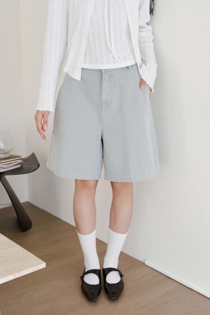 挺版霧灰丹寧短褲