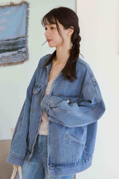 拼接皮領寬版丹寧外套