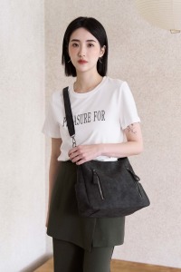 (預)磨砂壓紋雙拉鏈肩背包