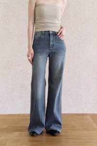 輕挺刷白微喇牛仔褲