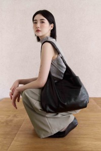 斜口袋軟皮肩背包