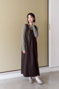 肩皺摺皮革背心洋裝