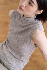 橫織混色感立領背心