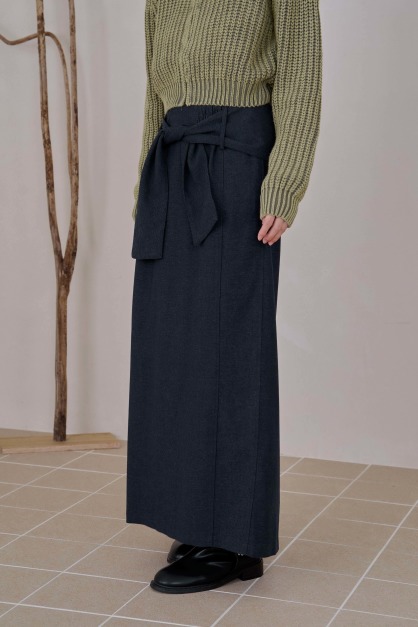 寬綁結挺版直筒裙