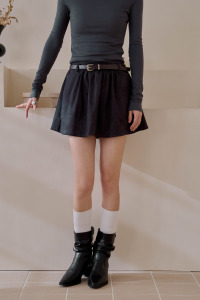 絨面抓摺澎擺短裙(含皮帶)