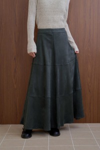 (預)拼接車線麂皮傘擺裙