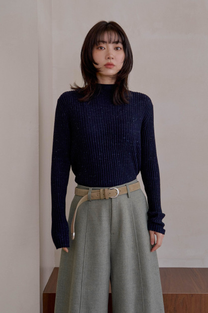 雜點坑紋微領針織衣