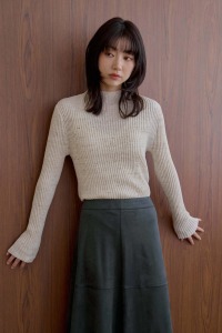 (預)雜點坑紋微領針織衣