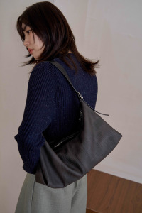 中壓線肩背長方包