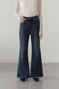 修身斜線微喇牛仔褲