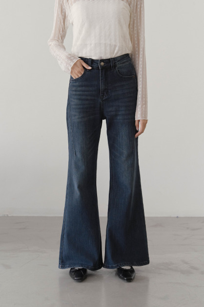 修身斜線微喇牛仔褲