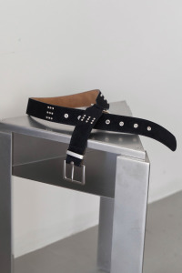 小圓鉚釘圈環寬皮帶