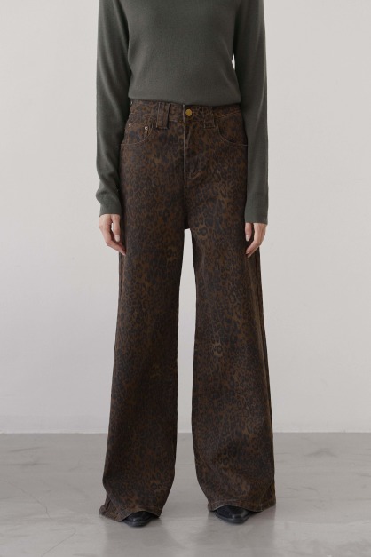 刷色感豹紋微喇牛仔褲