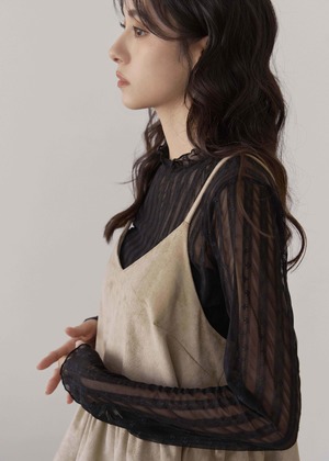 繡線小花透肌上衣