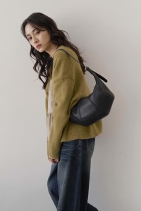 挺版牛角肩背小包