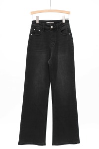 軟料鬆身微喇牛仔褲