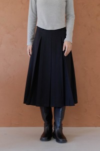 寬摺紋五分西裝裙