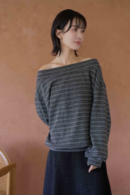 斜肩細條紋磨毛感上衣