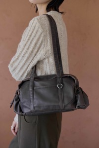 金屬感雙口袋長肩包