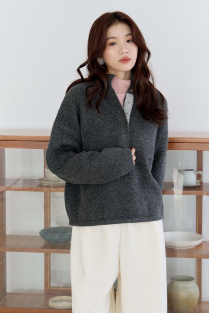 配色開襟壓釦羊絨毛衣