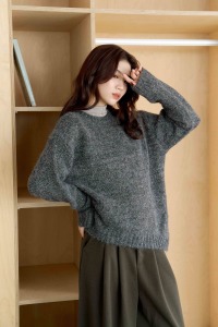 小亮片斜擺圓領毛衣