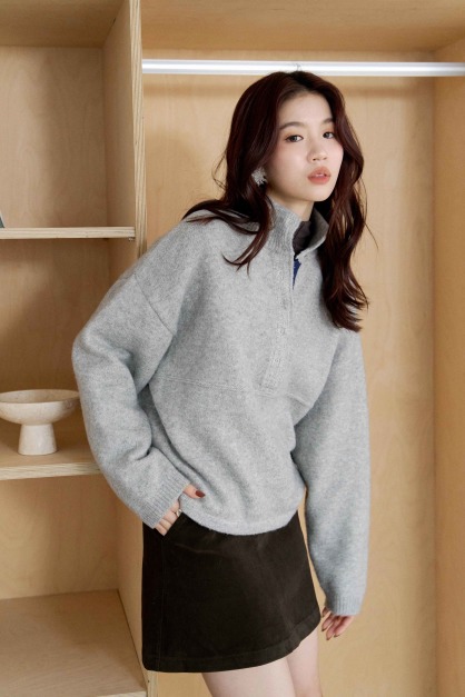 配色開襟壓釦羊絨毛衣