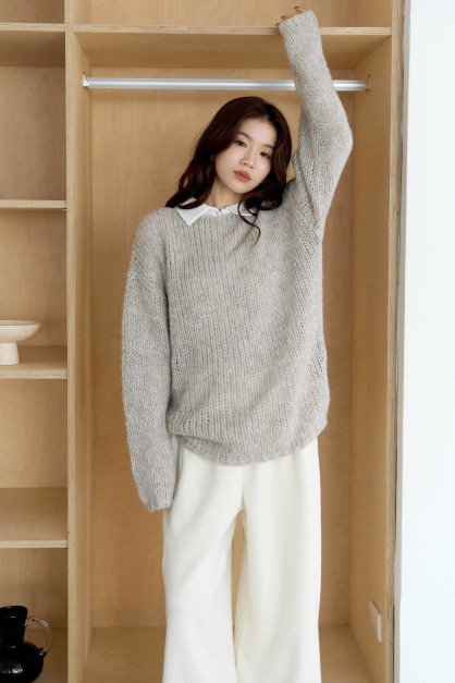 混色粗針織寬領中版毛衣